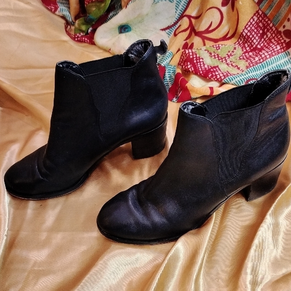 Sam Edelman Black Leather Ankle Boots V Opening - Picture 6 of 6